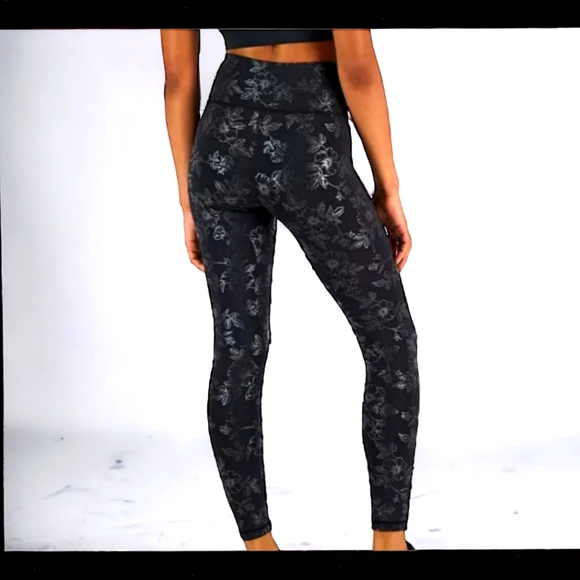 INC COMPRESSION LEGGINGS - Picture 3 of 4